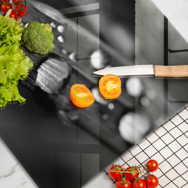 Chopping board Drops of dew on the leaves