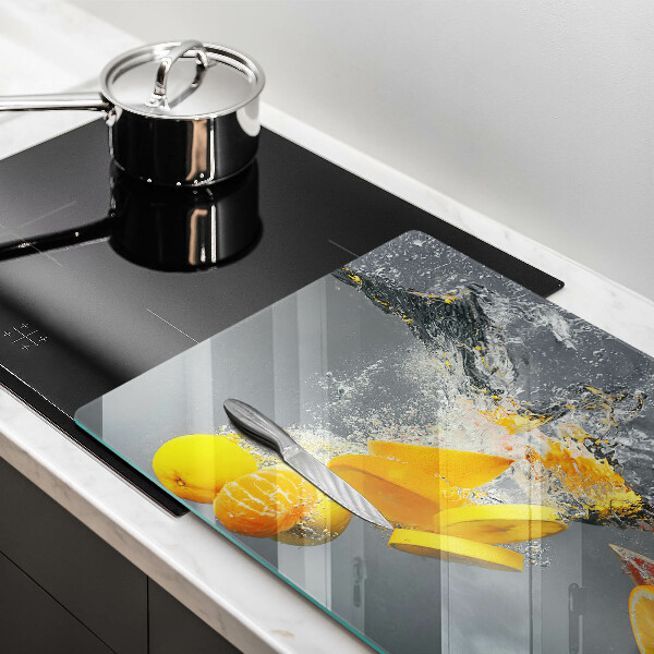 Chopping board Lemons in water
