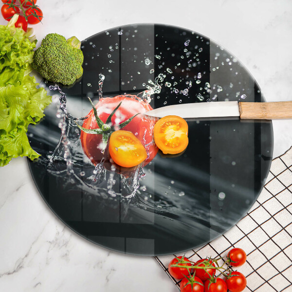 Cutting board Tomato in water
