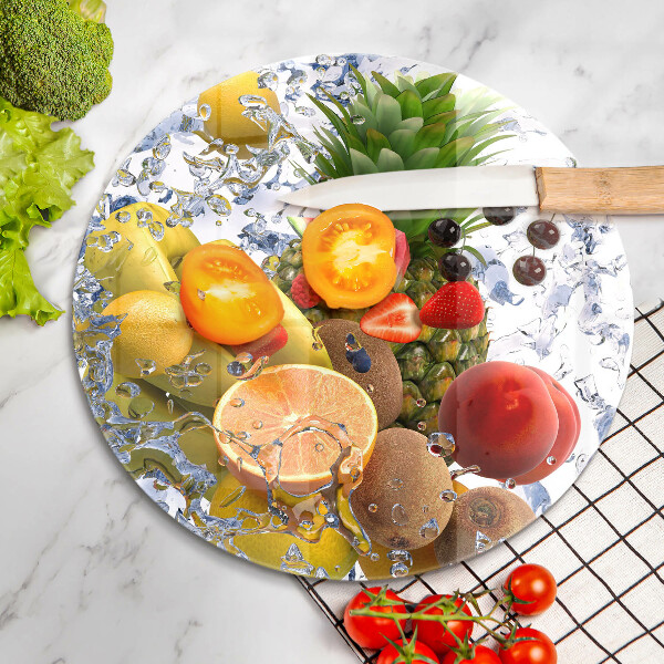 Chopping board Juicy fruit and water