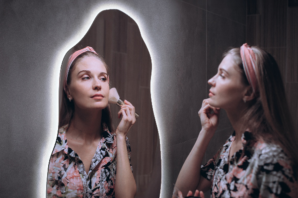 Organic shape led backlit mirror spectacular 40x80 cm