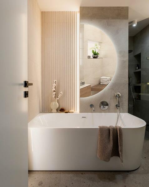 Led semi-circular mirror 45x90 cm