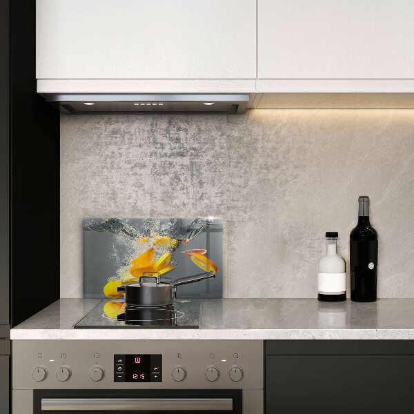 Glass worktop saver Lemons in water