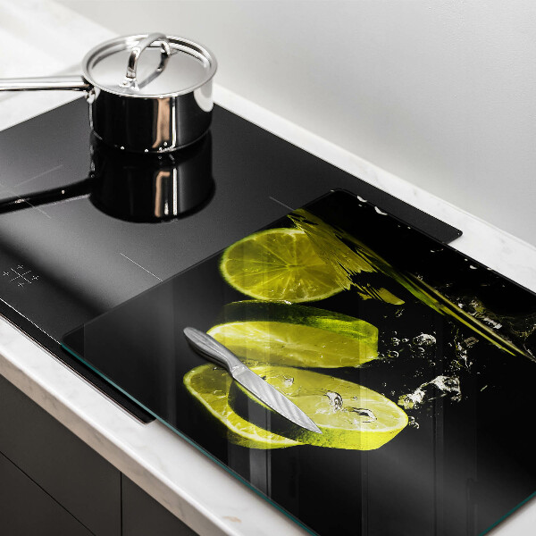 Glass worktop saver Lime in water