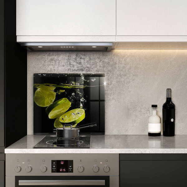 Glass worktop saver Lime in water
