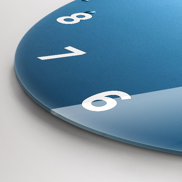 Round glass clock Underwater view