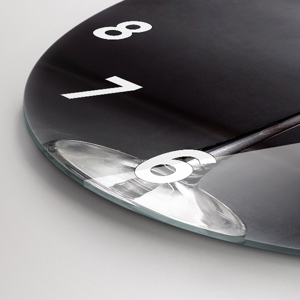 Round glass clock Glass of wine