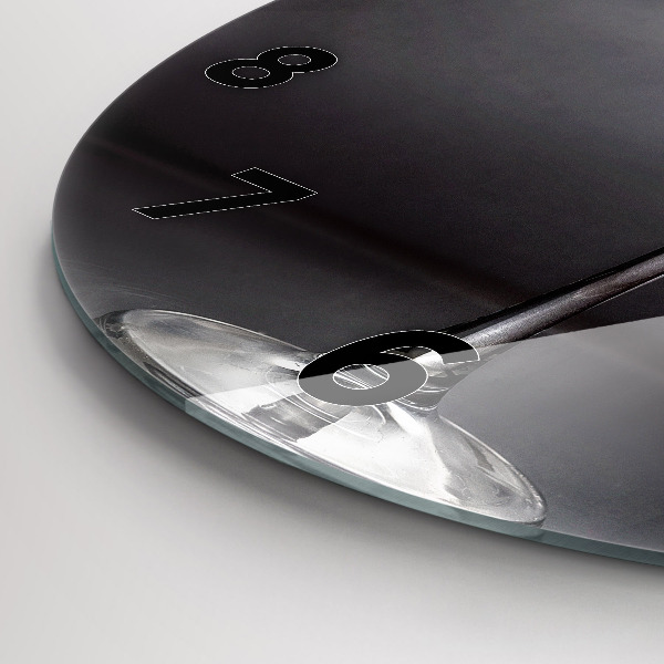 Round glass clock Glass of wine